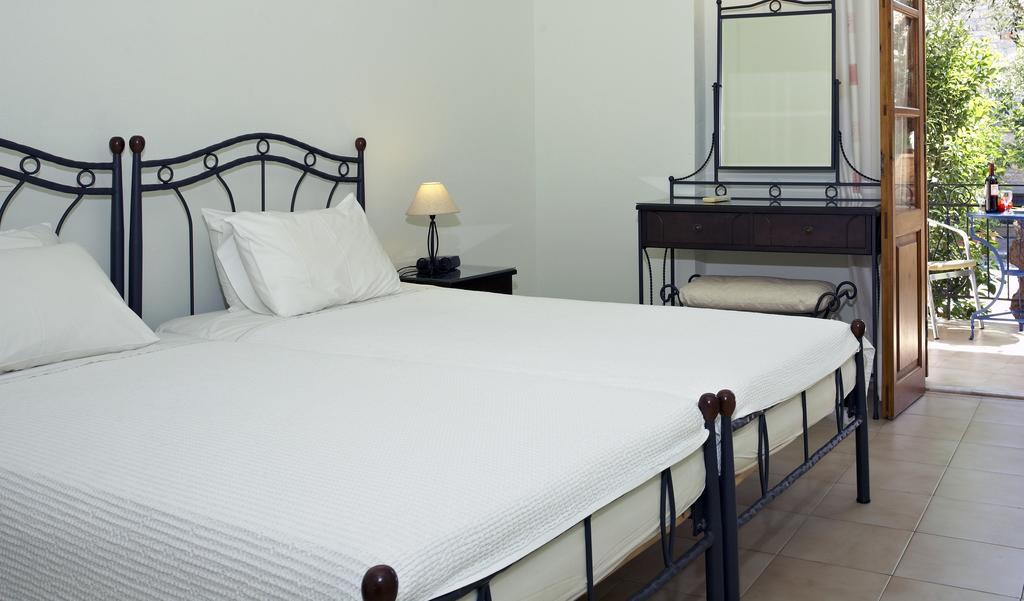 Anniska Hotel Kardhamili Buitenkant foto